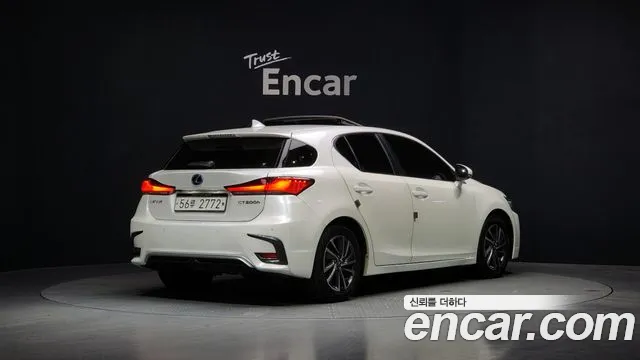 Lexus CT200h 2018 — фото 2