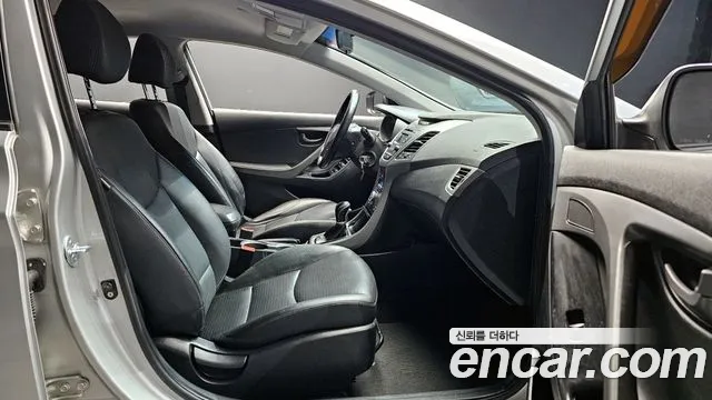 Hyundai AVANTE 2014 — фото 10