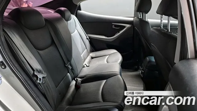 Hyundai AVANTE 2014 — фото 12