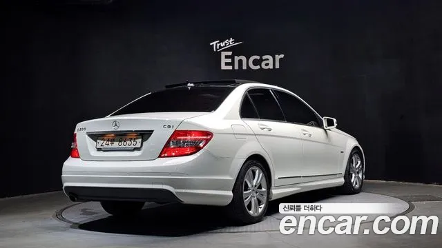 Mercedes-Benz C-Class 2011 — фото 2