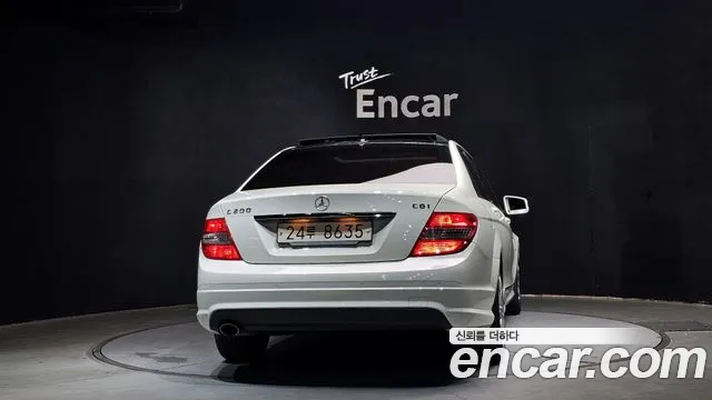 Mercedes-Benz C-Class 2011 — фото 4