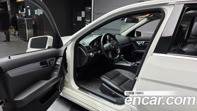 Mercedes-Benz C-Class 2011 — фото 11