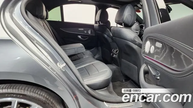 Mercedes-Benz E-Class 2021 — фото 12