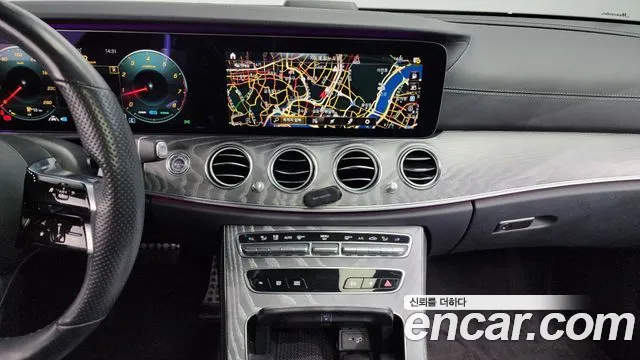 Mercedes-Benz E-Class 2021 — фото 15