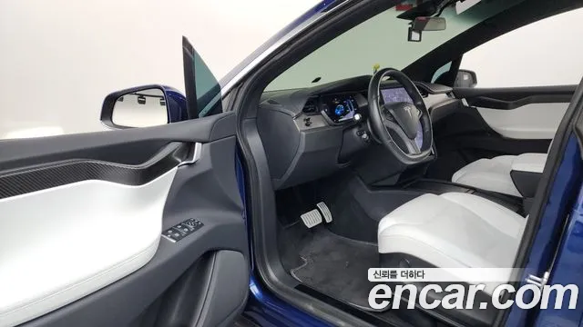 Tesla Model X 2019 — фото 10