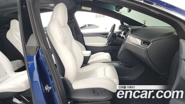 Tesla Model X 2019 — фото 11