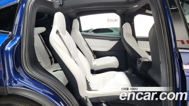 Tesla Model X 2019 — фото 12
