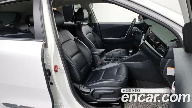 Kia Niro 2020 — фото 10