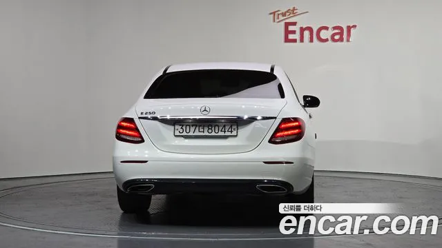 Mercedes-Benz E-Class 2020 — фото 4