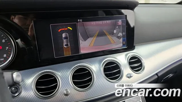Mercedes-Benz E-Class 2020 — фото 15