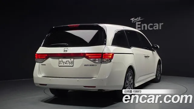 Honda Odyssey 2015 — фото 2