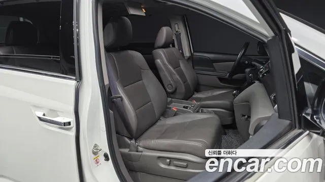Honda Odyssey 2015 — фото 10