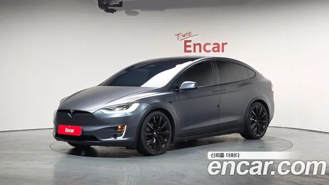 Tesla Model X 2020 — фото 1