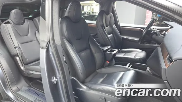 Tesla Model X 2020 — фото 10