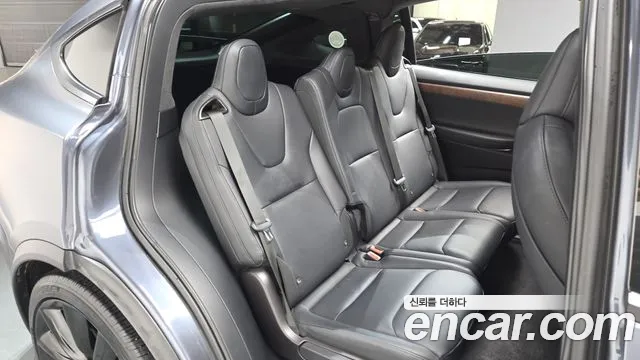 Tesla Model X 2020 — фото 12