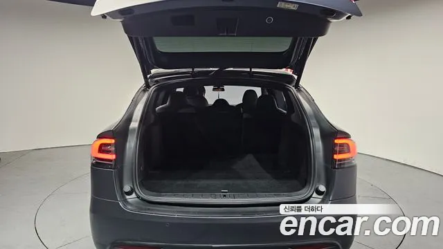 Tesla Model X 2020 — фото 20