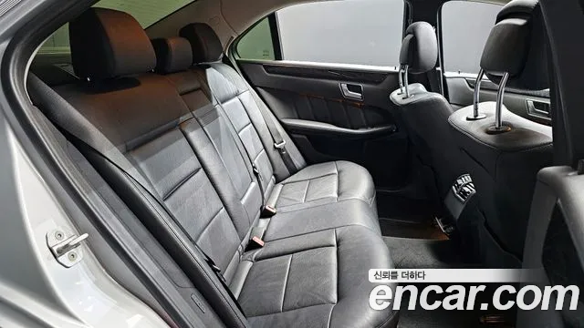 Mercedes-Benz E-Class 2013 — фото 12