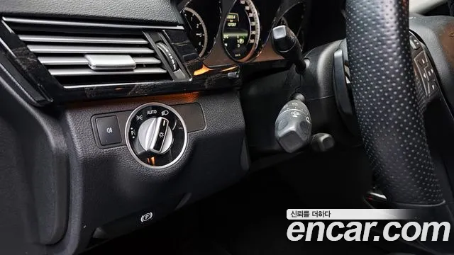 Mercedes-Benz E-Class 2013 — фото 17