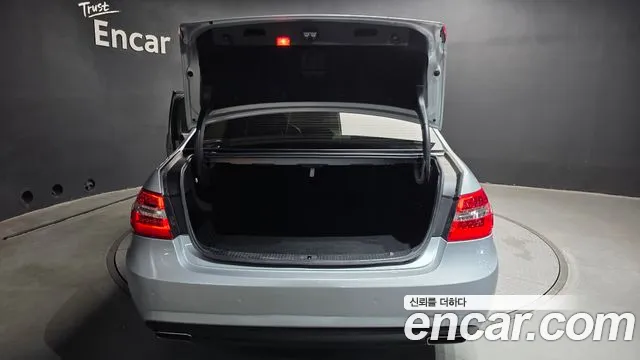 Mercedes-Benz E-Class 2013 — фото 20