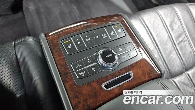 Hyundai Equus 2011 — фото 19