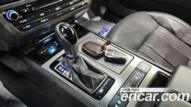 Hyundai Genesis 2015 — фото 9