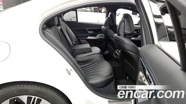 Mercedes-Benz E-Class 2025 — фото 12