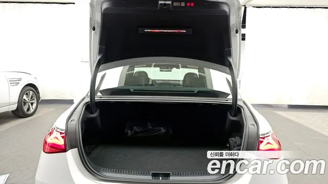 Mercedes-Benz E-Class 2025 — фото 20