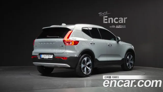 Volvo XC40 2025 — фото 2