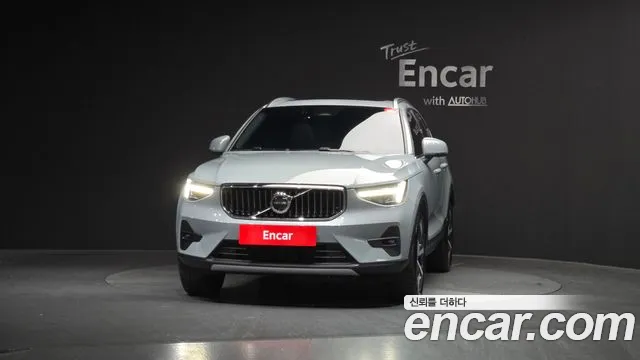Volvo XC40 2025 — фото 3