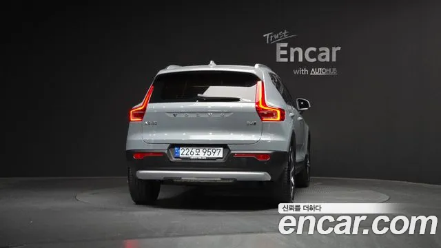 Volvo XC40 2025 — фото 4
