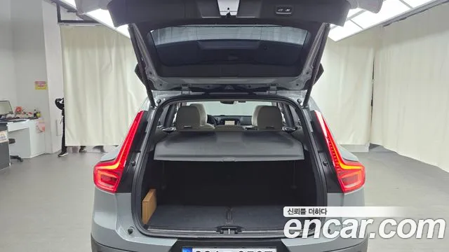 Volvo XC40 2025 — фото 20