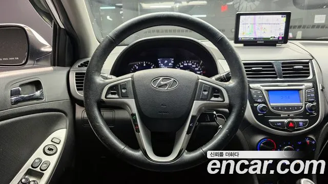 Hyundai Accent 2012 — фото 13