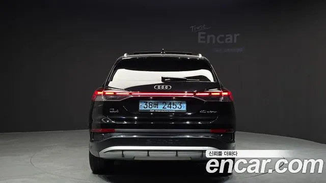 Audi Q4 e-tron 2022 — фото 4