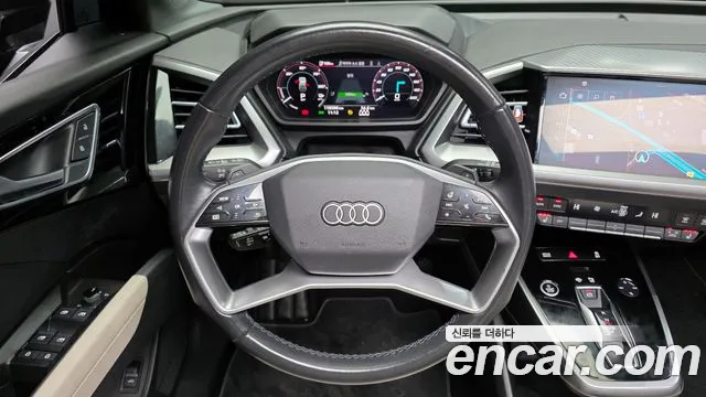 Audi Q4 e-tron 2022 — фото 13