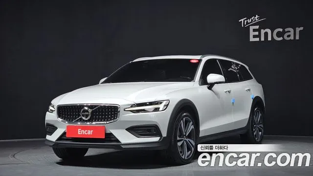 Volvo V60 2020 — фото 1