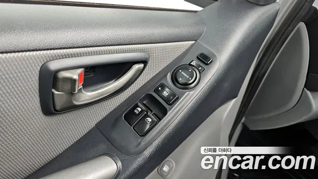 Hyundai Starex 2010 — фото 16