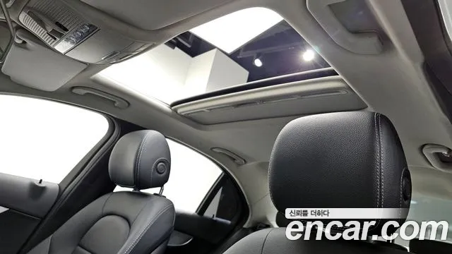 Mercedes-Benz C-Class 2018 — фото 19