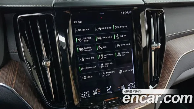 Volvo XC60 2021 — фото 16
