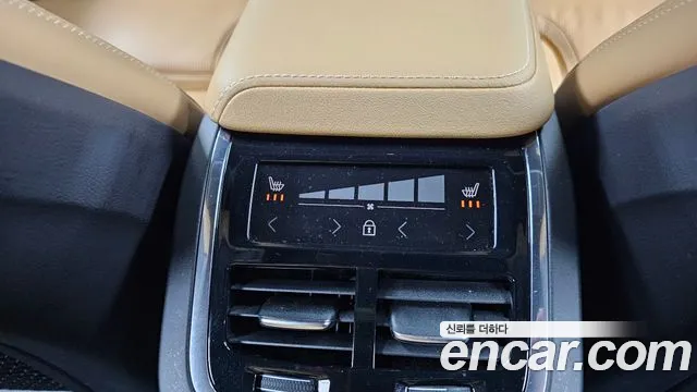 Volvo XC60 2021 — фото 18