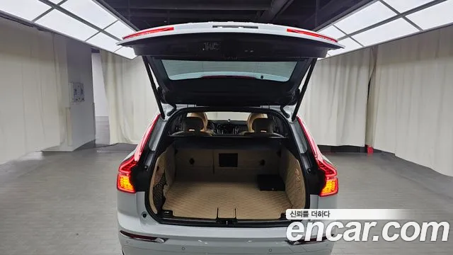 Volvo XC60 2021 — фото 20