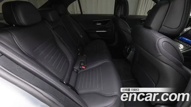 Mercedes-Benz C-Class 2023 — фото 10