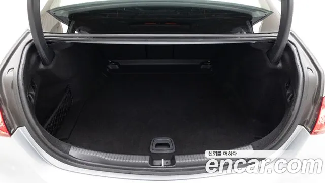 Mercedes-Benz C-Class 2023 — фото 11