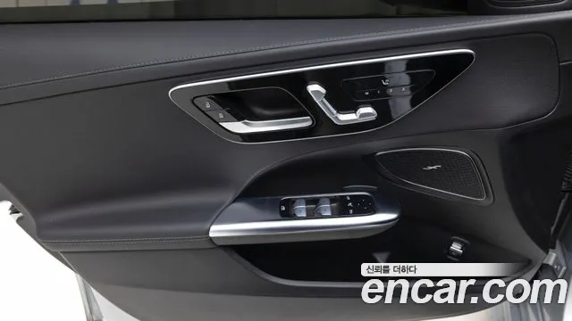 Mercedes-Benz C-Class 2023 — фото 15