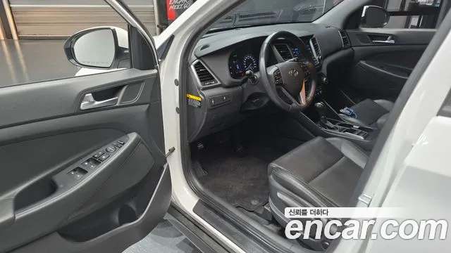 Hyundai Tucson 2017 — фото 11