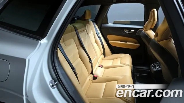 Volvo XC60 2021 — фото 12