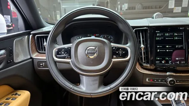 Volvo XC60 2021 — фото 13