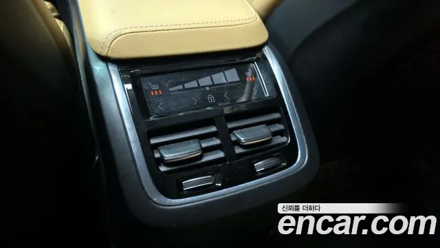 Volvo XC60 2021 — фото 17