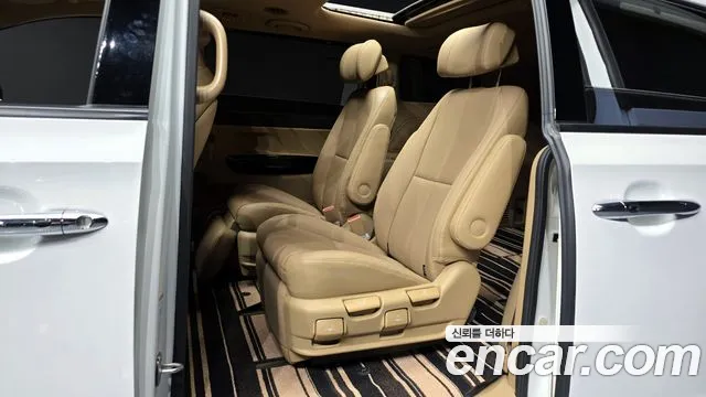 Kia Canival 2019 — фото 12