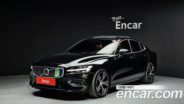 Volvo S60 2022 — фото 1