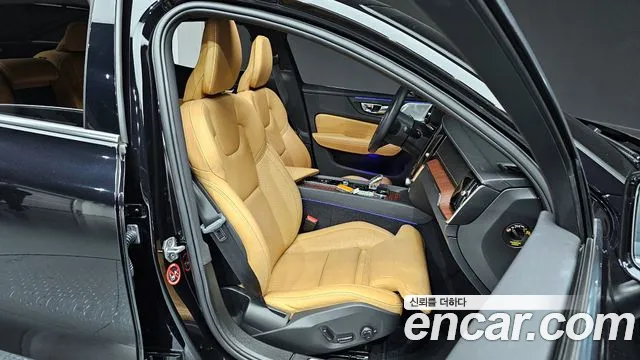 Volvo S60 2022 — фото 12